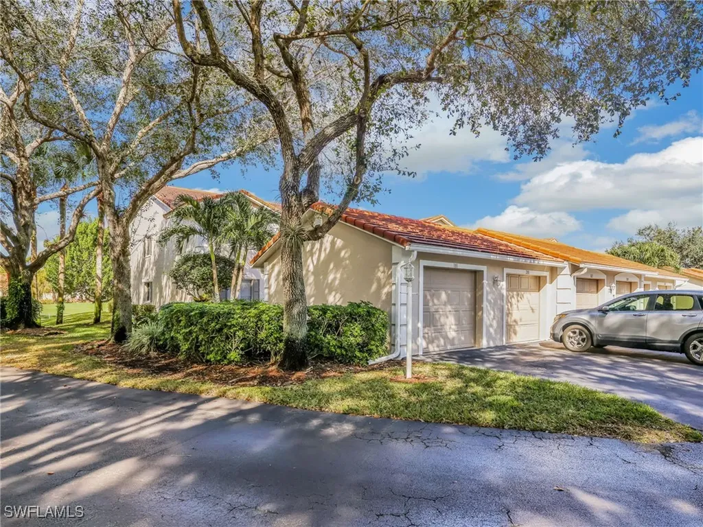 725 Saratoga Circle Naples FL 34104