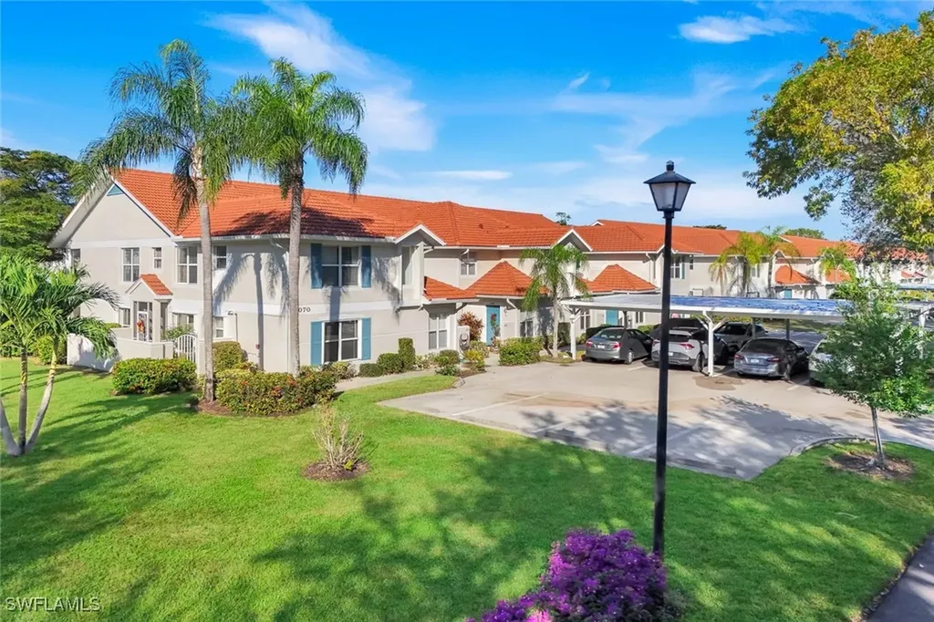 Naples FL, 5070 Cedar Springs Drive, Unit 203