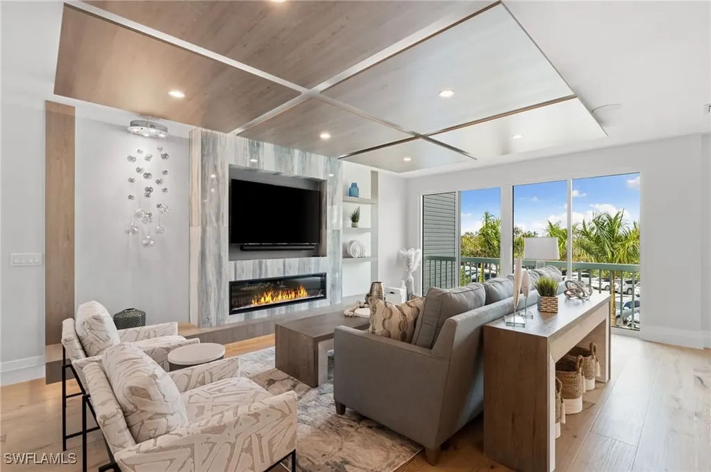 121 Barefoot Circle Bonita Springs FL 34134