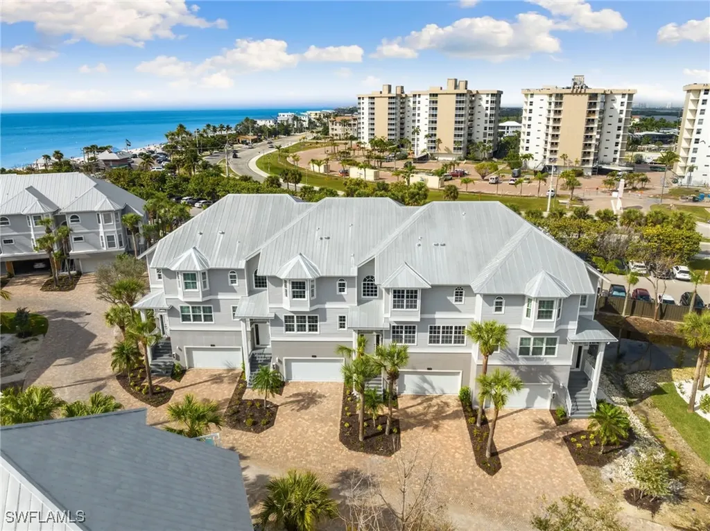 121 Barefoot Circle Bonita Springs FL 34134