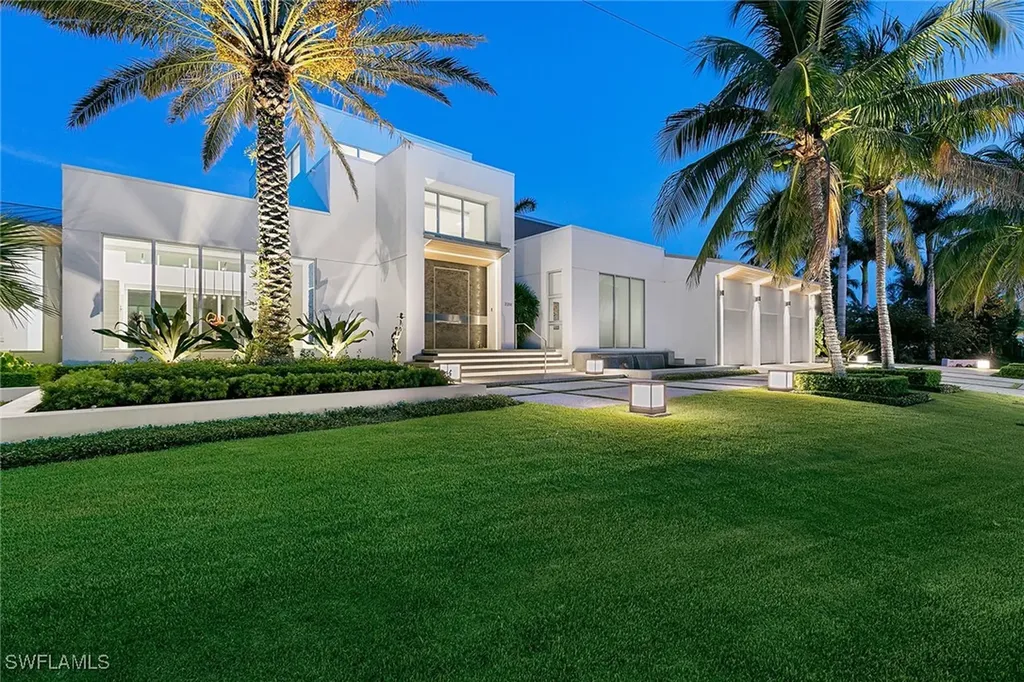 2211 South Winds Drive Naples FL 34102
