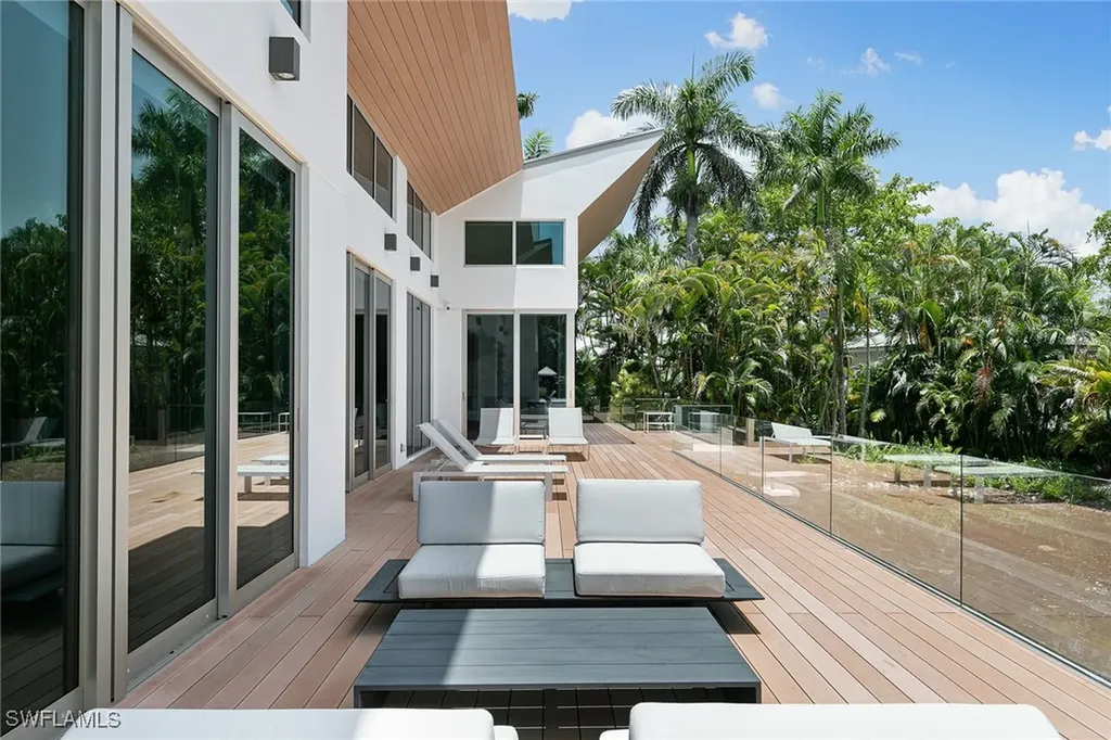 2211 South Winds Drive Naples FL 34102
