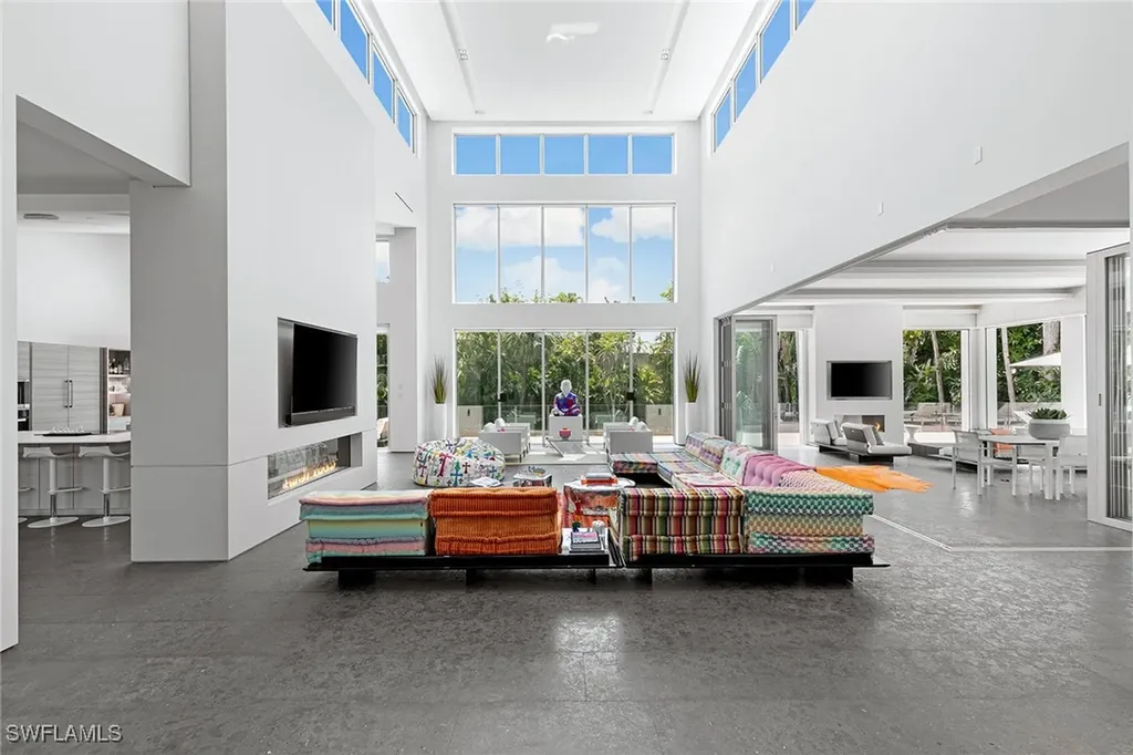 2211 South Winds Drive Naples FL 34102