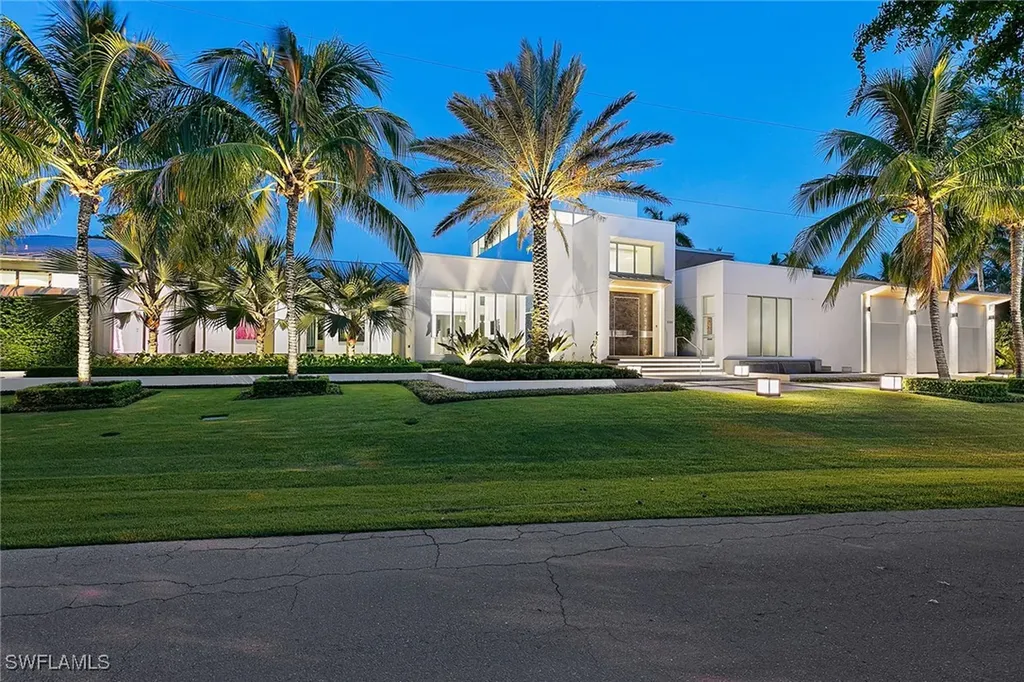 2211 South Winds Drive Naples FL 34102