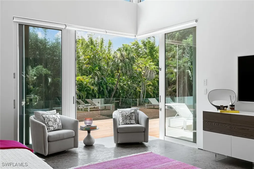 2211 South Winds Drive Naples FL 34102