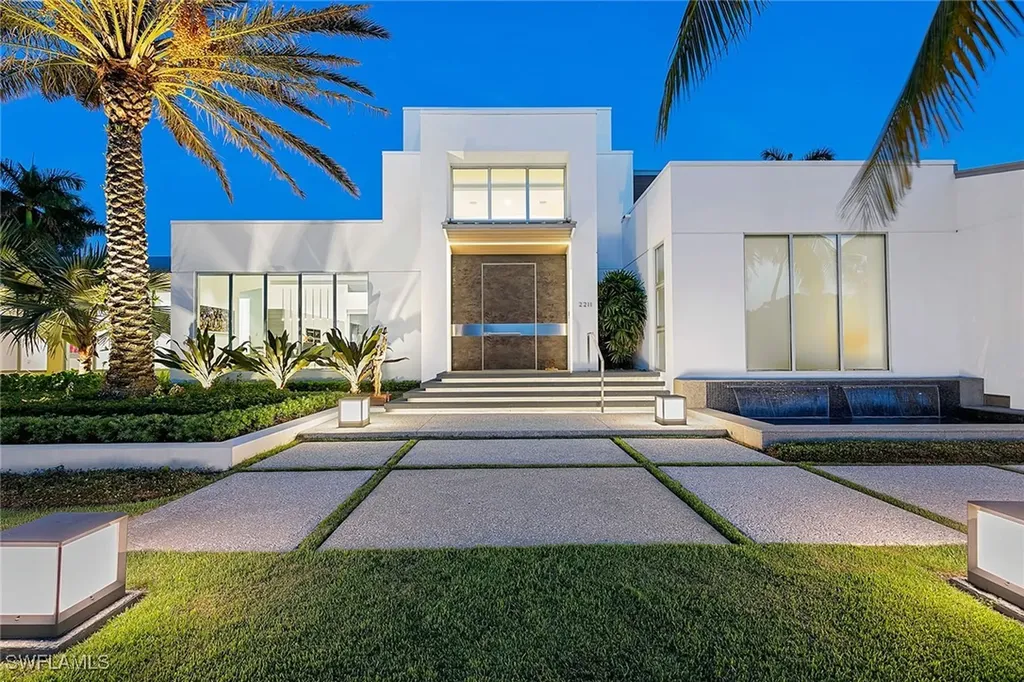 2211 South Winds Drive Naples FL 34102