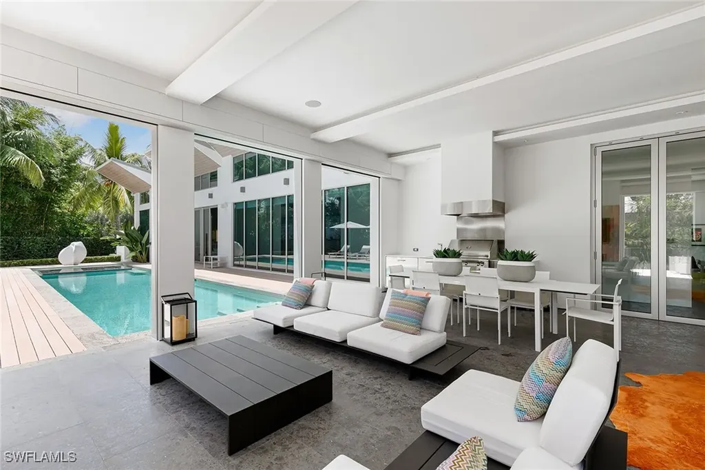 2211 South Winds Drive Naples FL 34102
