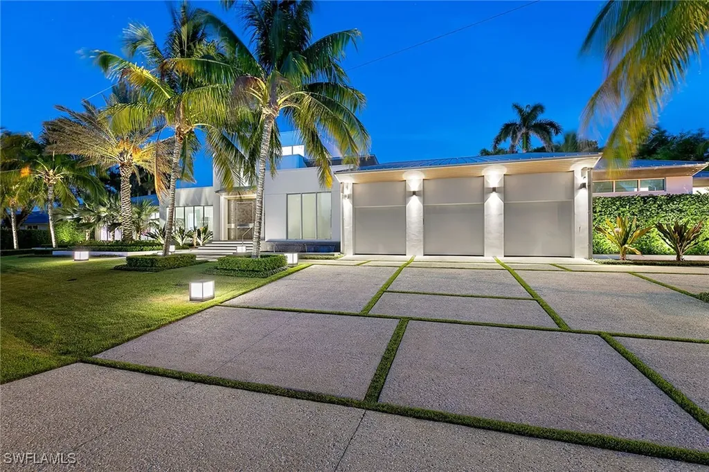 2211 South Winds Drive Naples FL 34102