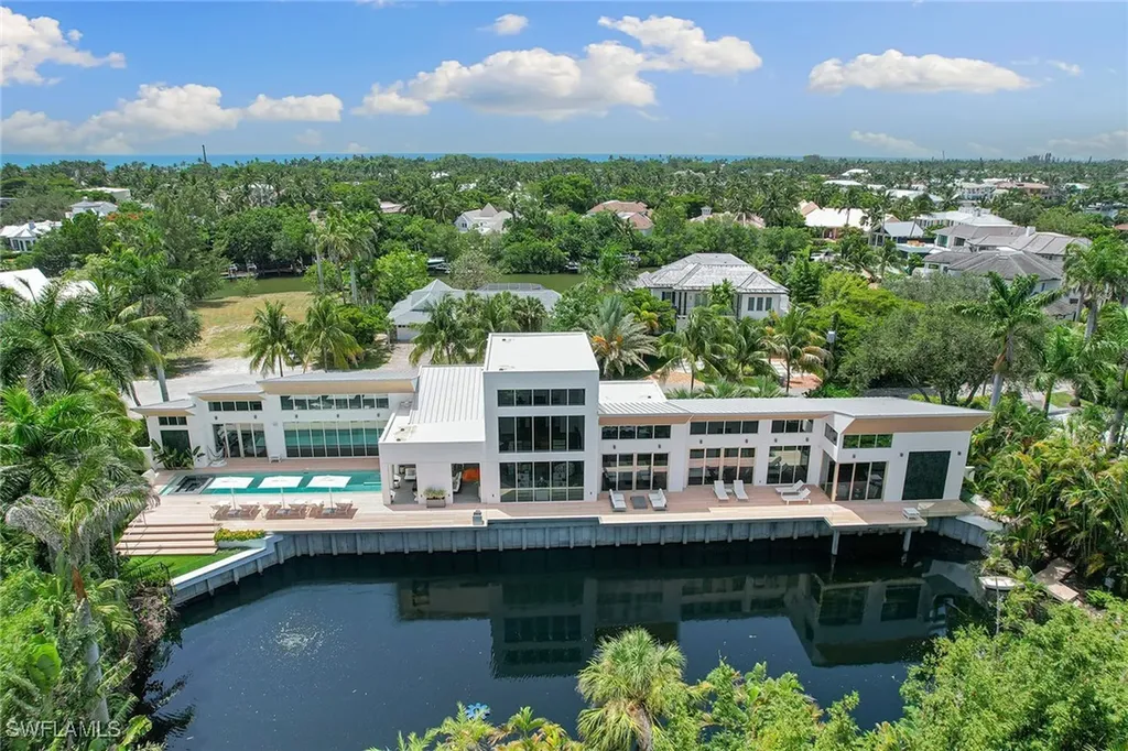 2211 South Winds Drive Naples FL 34102