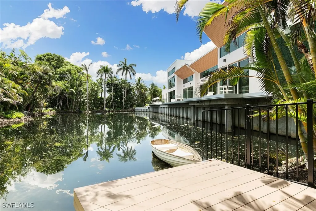 2211 South Winds Drive Naples FL 34102
