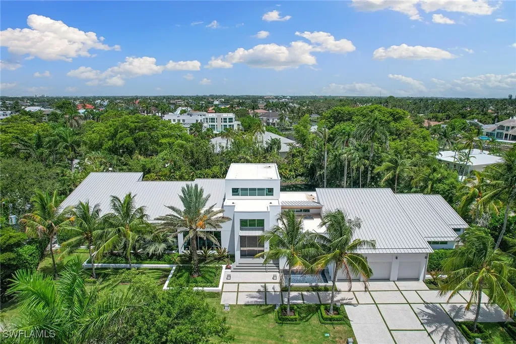 2211 South Winds Drive Naples FL 34102
