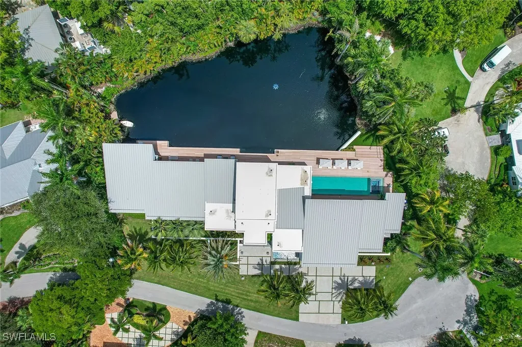2211 South Winds Drive Naples FL 34102
