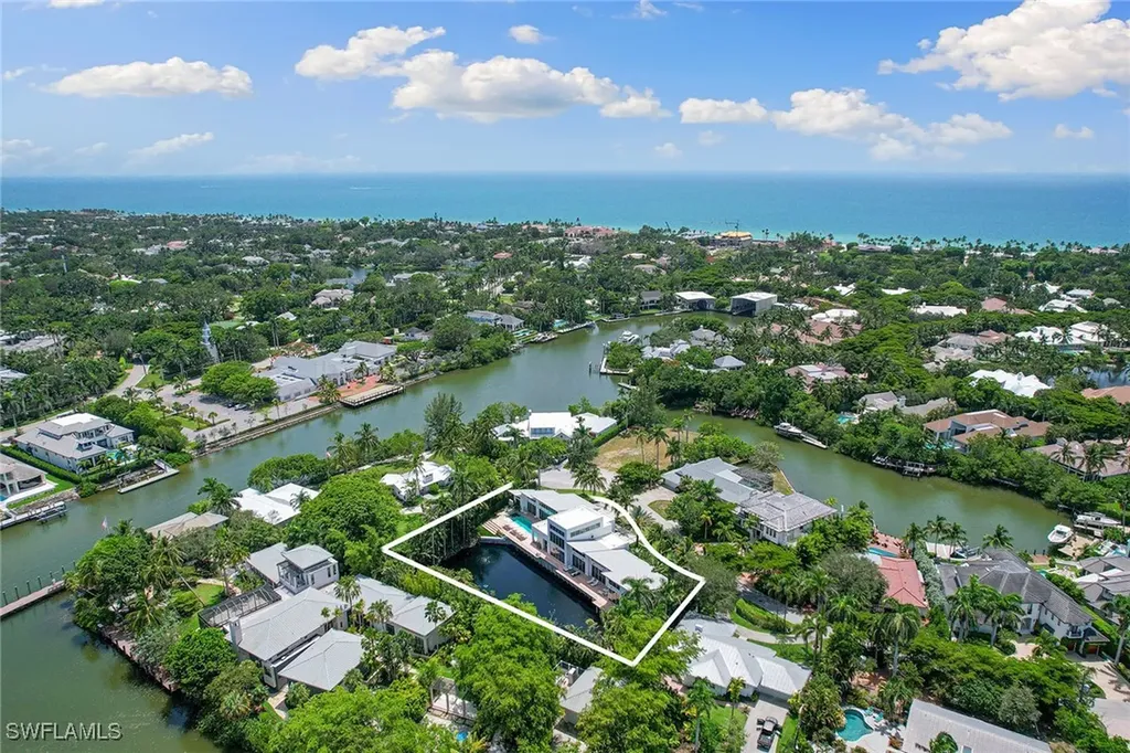 2211 South Winds Drive Naples FL 34102