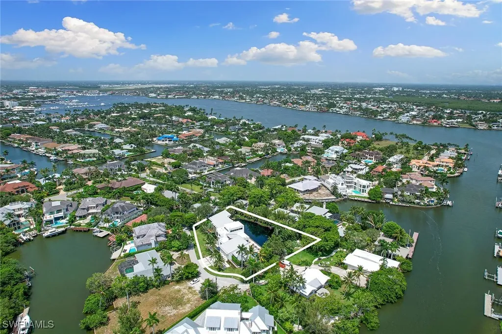 2211 South Winds Drive Naples FL 34102