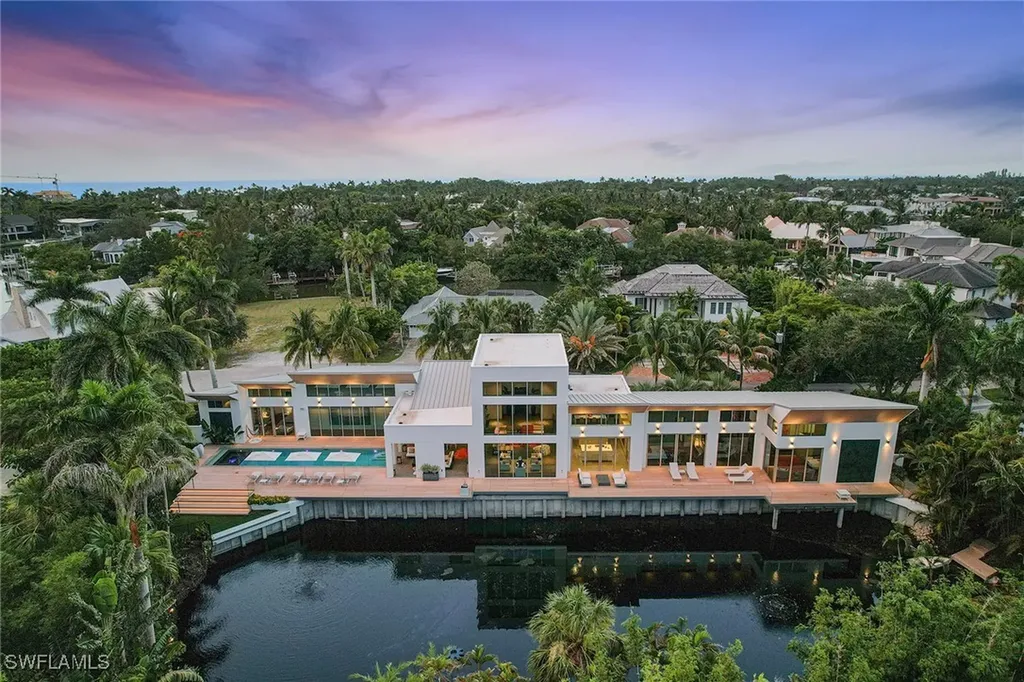 2211 South Winds Drive Naples FL 34102