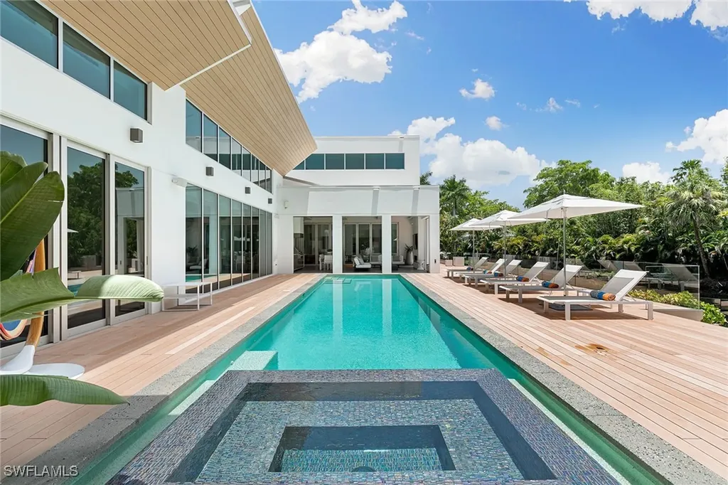 2211 South Winds Drive Naples FL 34102