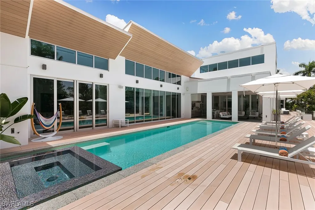 2211 South Winds Drive Naples FL 34102