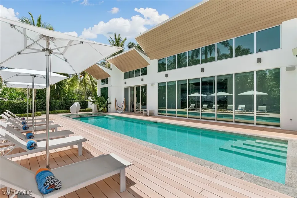 2211 South Winds Drive Naples FL 34102