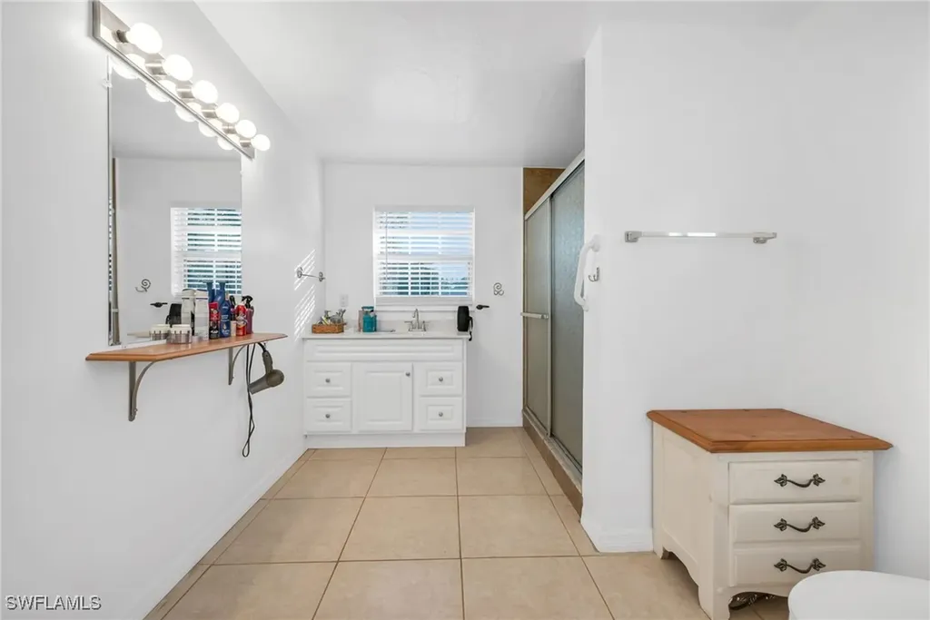 2772 Riverview Drive Naples FL 34112