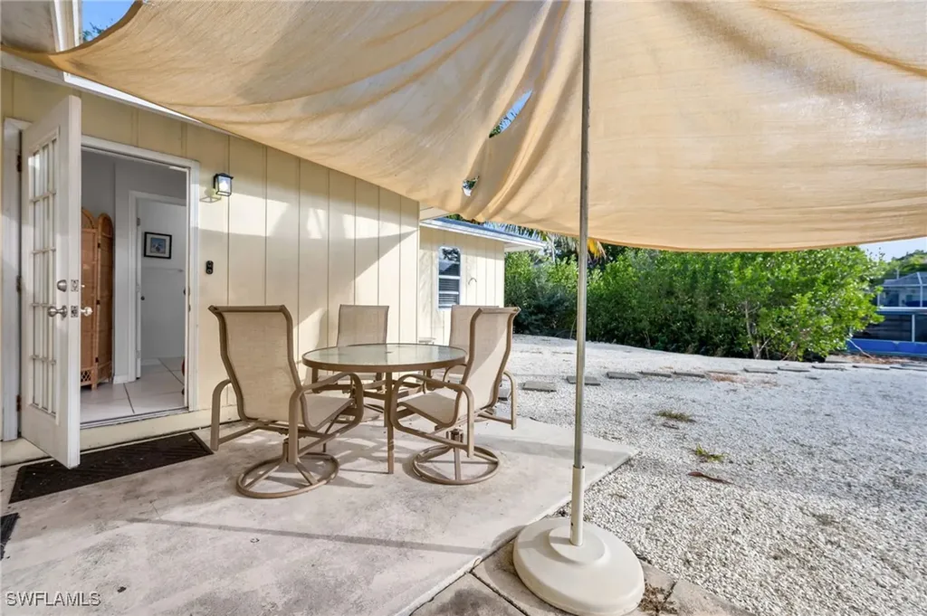 2772 Riverview Drive Naples FL 34112