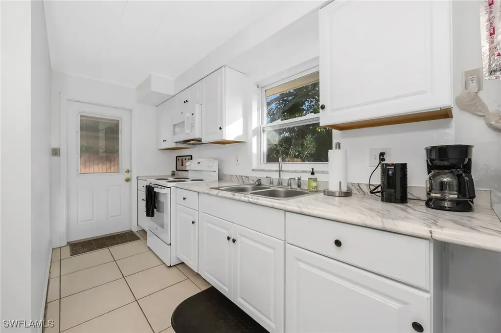 2772 Riverview Drive Naples FL 34112