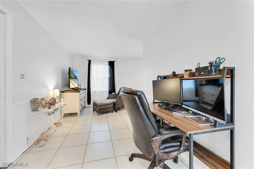 2772 Riverview Drive Naples FL 34112