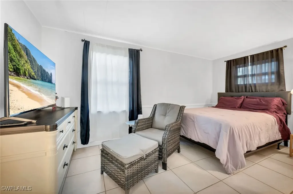 2772 Riverview Drive Naples FL 34112