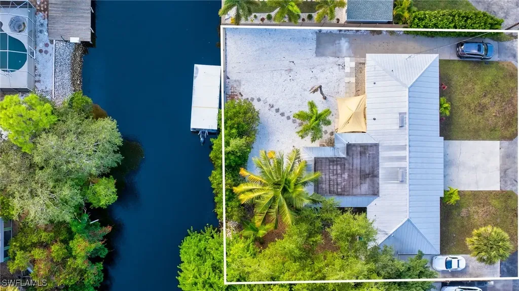 2772 Riverview Drive Naples FL 34112