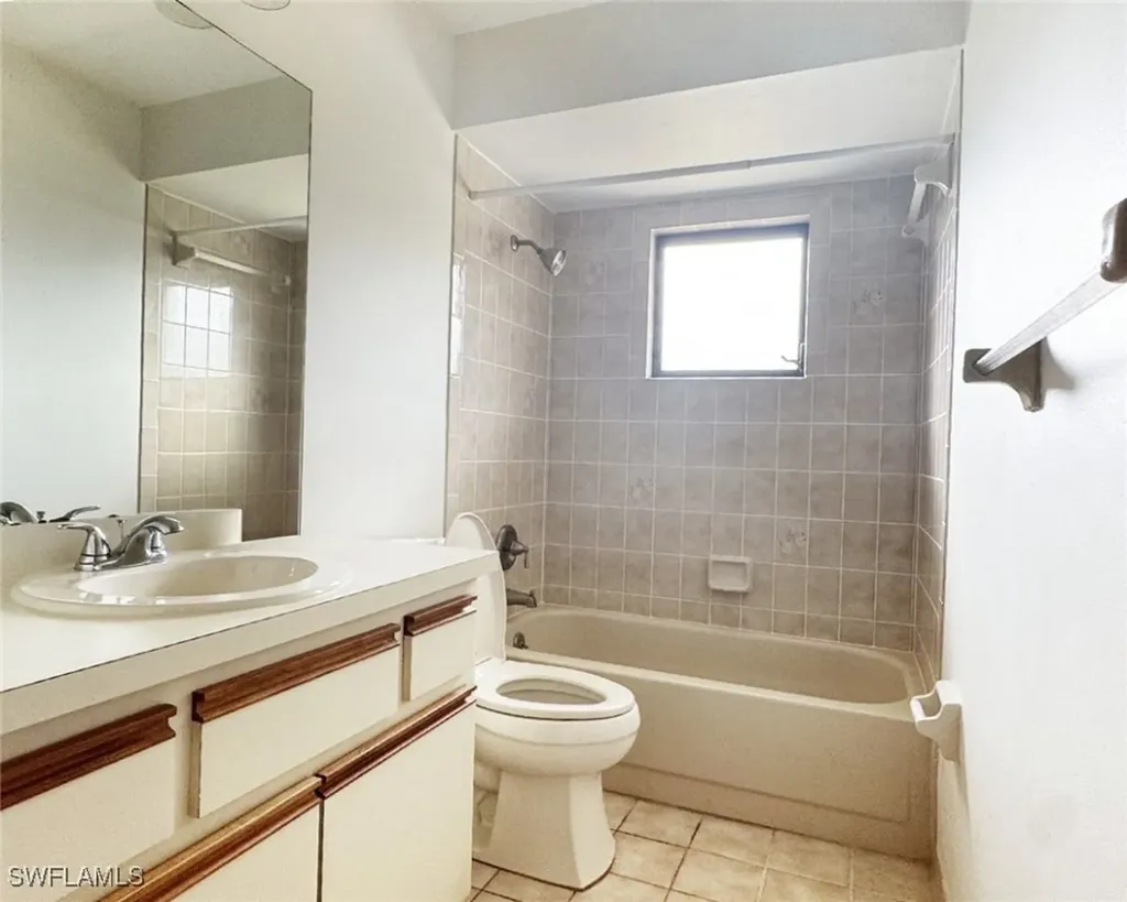 699 110th Avenue N Naples FL 34108