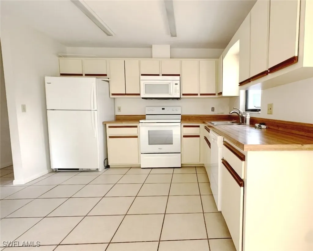 699 110th Avenue N Naples FL 34108