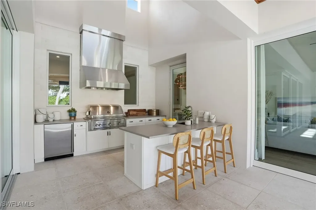 185 North Lake Drive Naples FL 34102