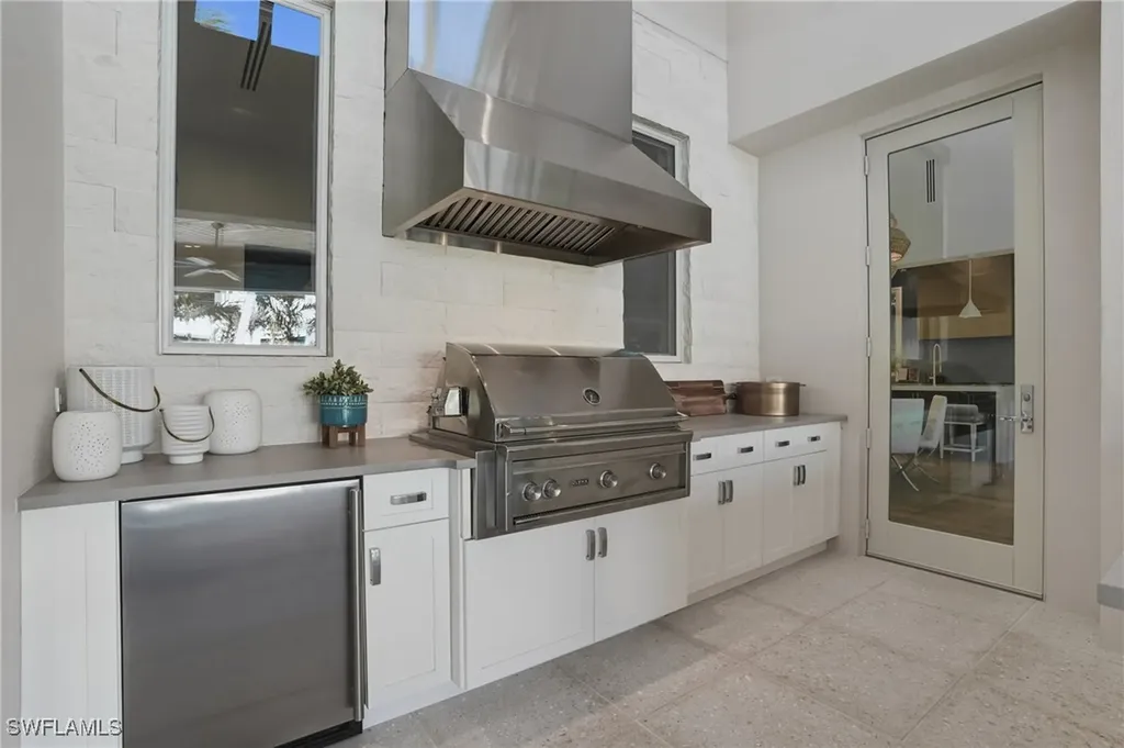 185 North Lake Drive Naples FL 34102