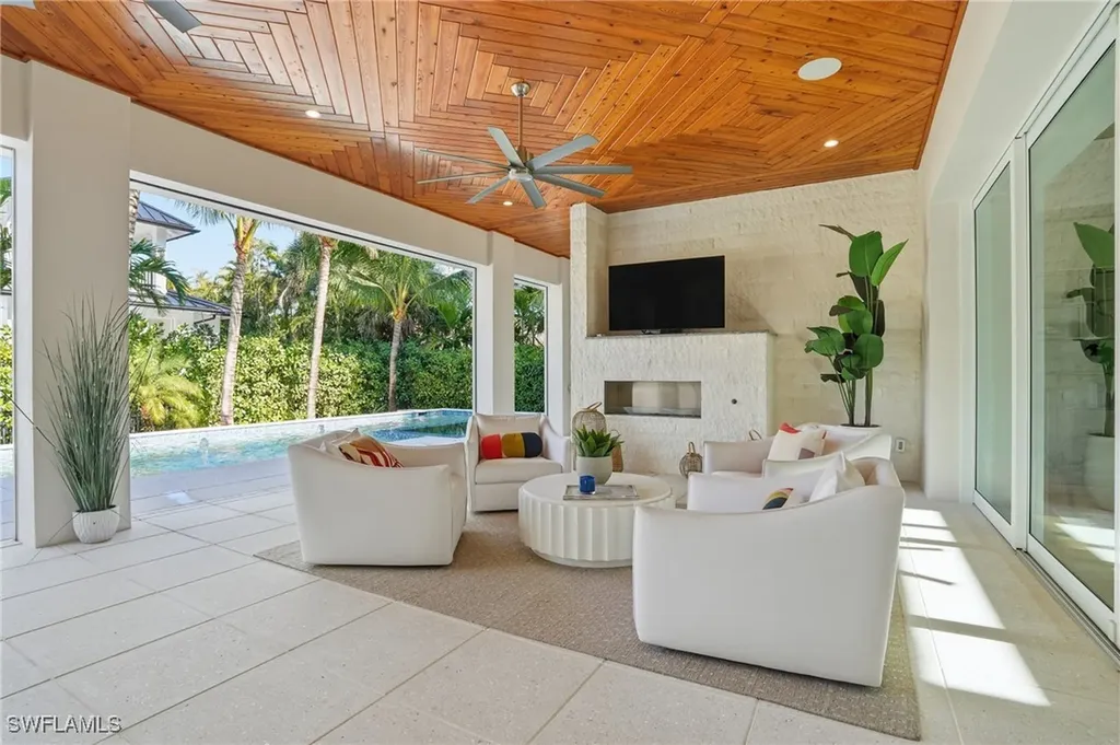 185 North Lake Drive Naples FL 34102