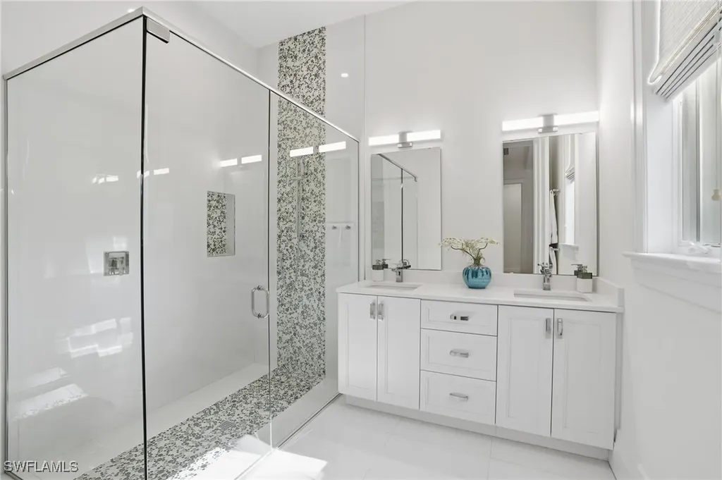 185 North Lake Drive Naples FL 34102