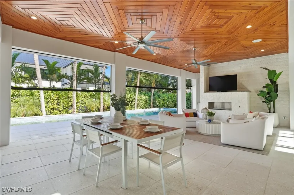 185 North Lake Drive Naples FL 34102