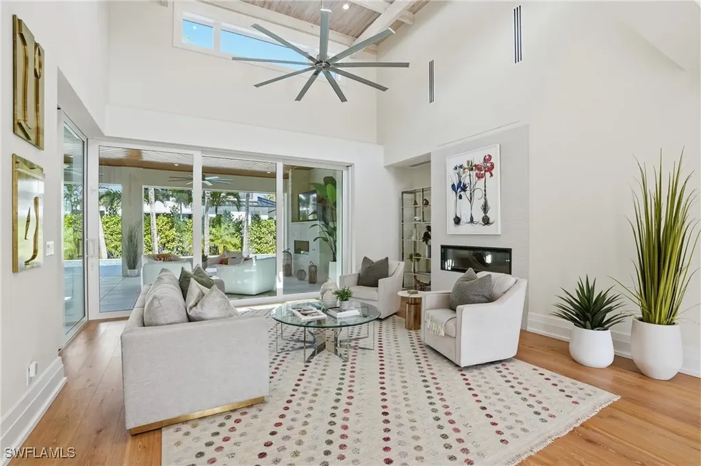 185 North Lake Drive Naples FL 34102
