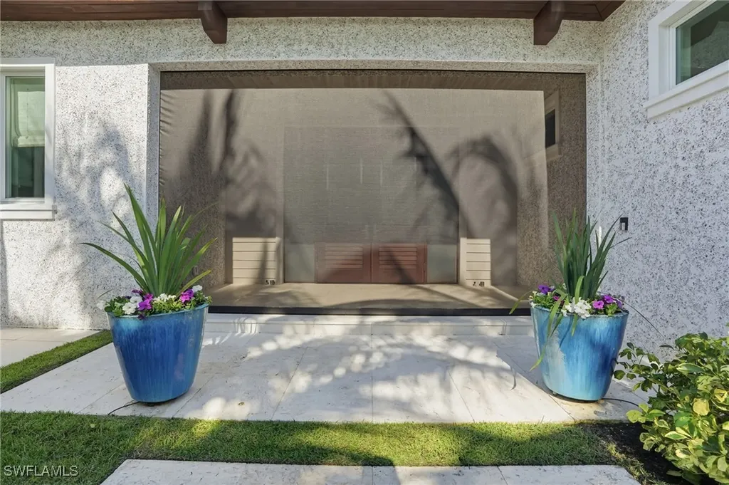 185 North Lake Drive Naples FL 34102