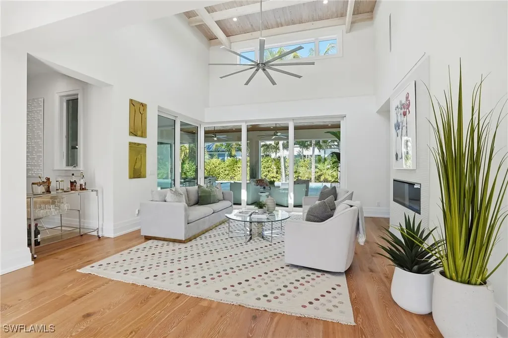 185 North Lake Drive Naples FL 34102