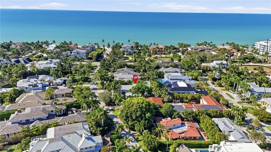 185 North Lake Drive Naples FL 34102