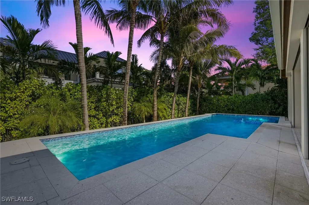 185 North Lake Drive Naples FL 34102