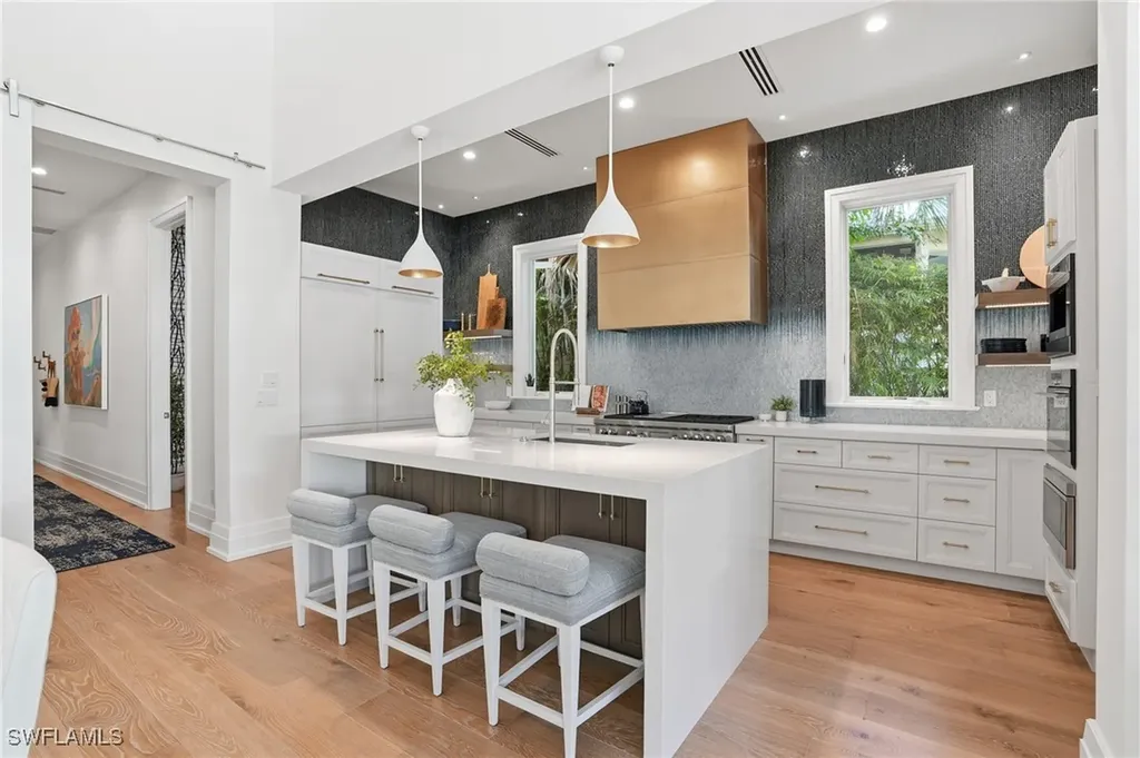 185 North Lake Drive Naples FL 34102