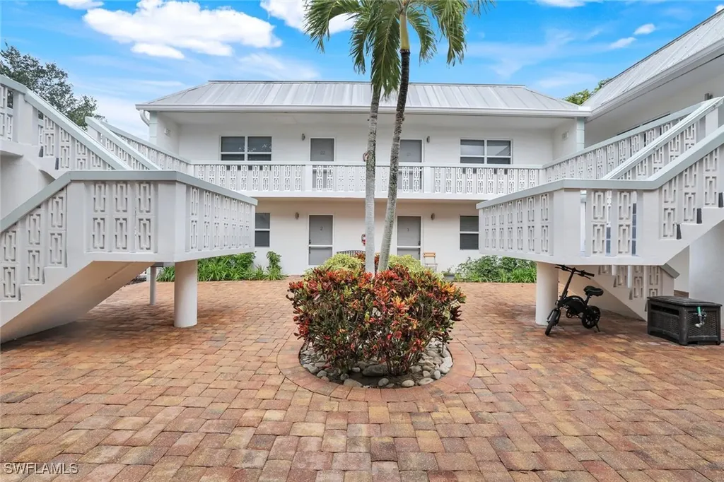 780 10th Avenue S Naples FL 34102