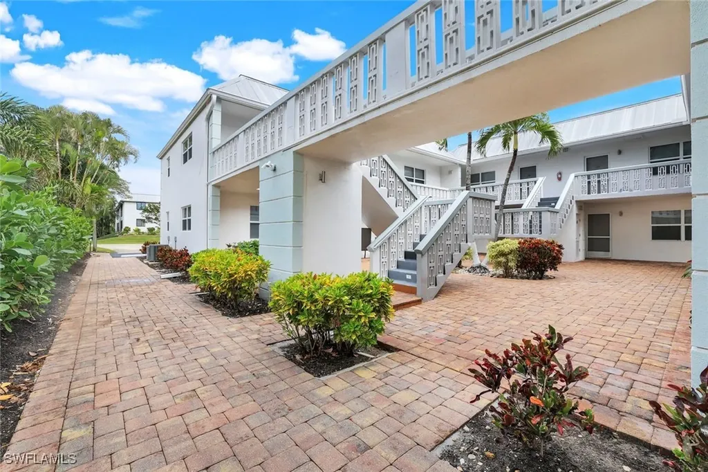780 10th Avenue S Naples FL 34102