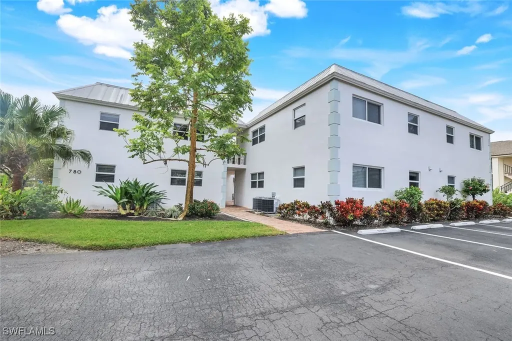 780 10th Avenue S Naples FL 34102