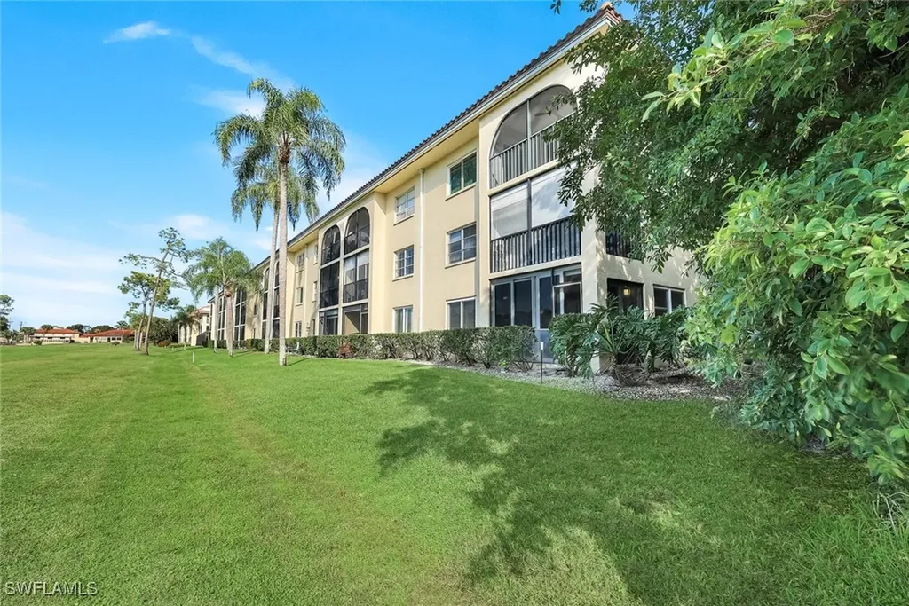 Naples FL, 201 Quail Forest Boulevard, Unit 101