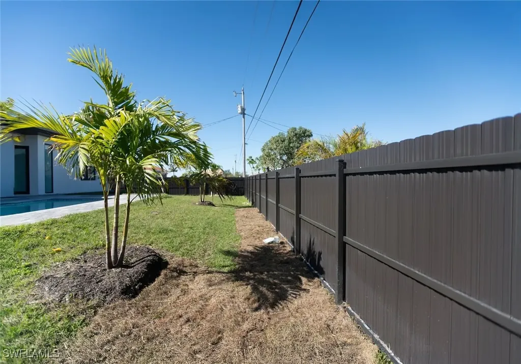 1817 NE 17th Street Cape Coral FL 33909