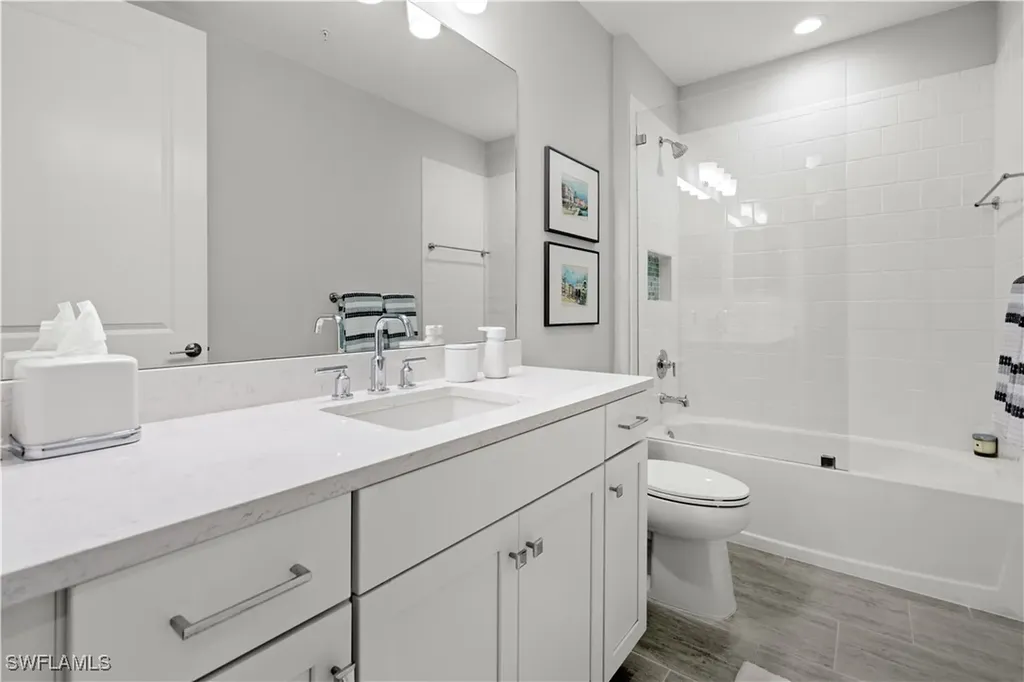 2560 Seychelles Drive Naples FL 34112