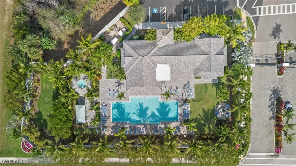 2560 Seychelles Drive Naples FL 34112