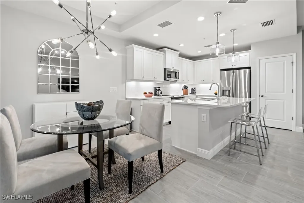 2560 Seychelles Drive Naples FL 34112