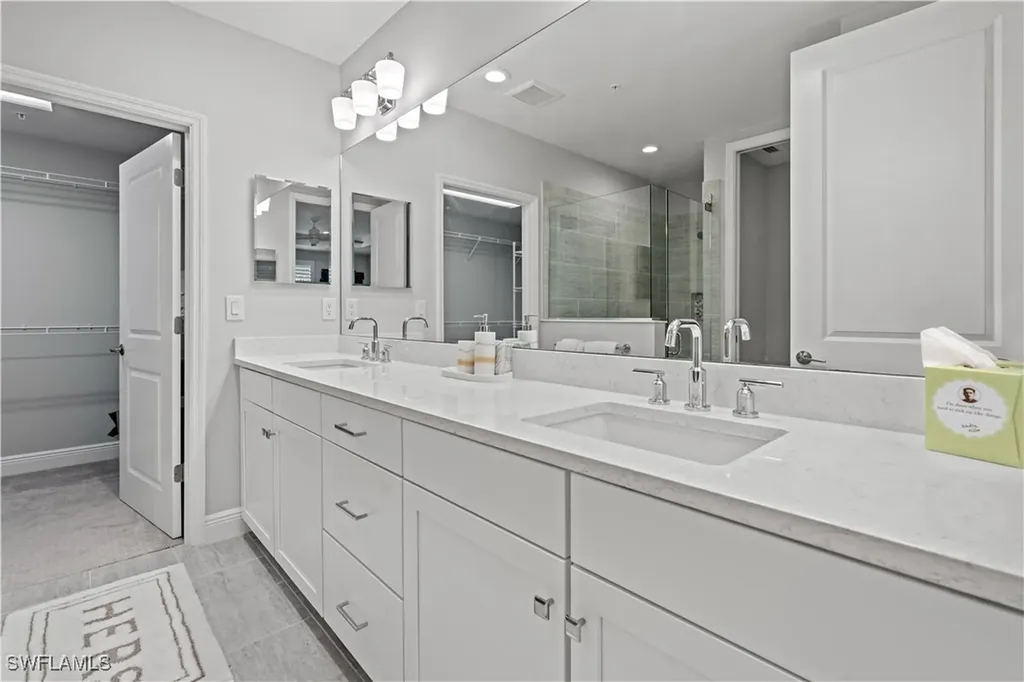 2560 Seychelles Drive Naples FL 34112